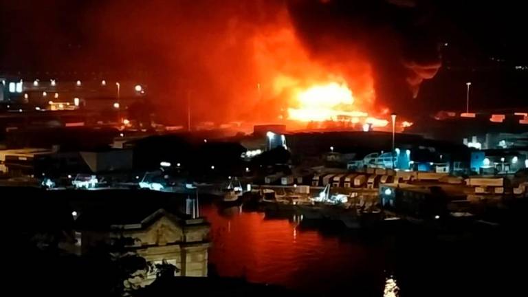 Eksplozije in obsežen požar v Anconi
