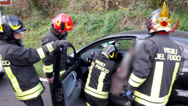 V Dolu pet avtomobilov vpletenih v nesrečo