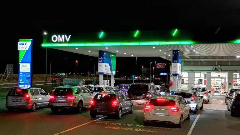 Opolnoči v Sloveniji pocenitev bencina in dizla