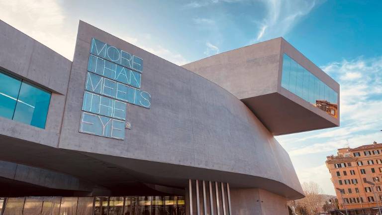 Umetniki zaskrbljeni, Levica zahteva odpoklic veleposlanika