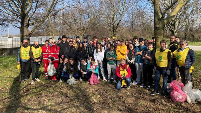 Morje cigaretnih ogorkov