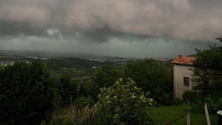 Arso za danes in jutri opozarja pred nevihtami
