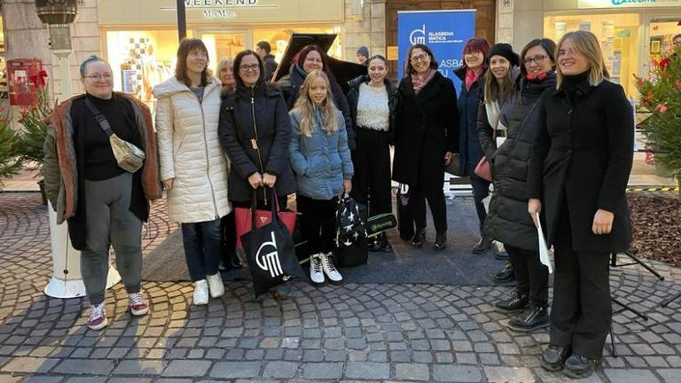 Glasbena popestritev božičnih nakupov