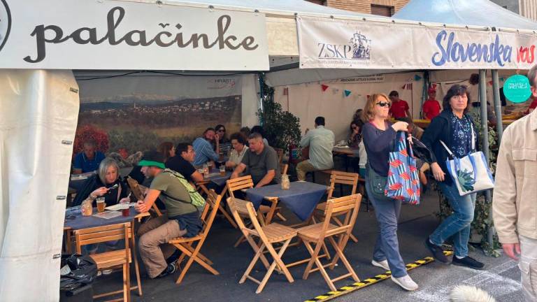 Goriške ulice tudi danes preplavili obiskovalci (FOTO)