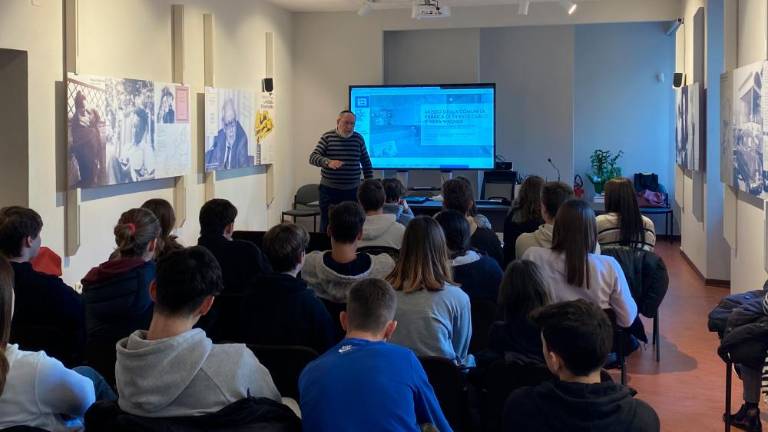 Dijaki Zoisa stopili na Pot spomina