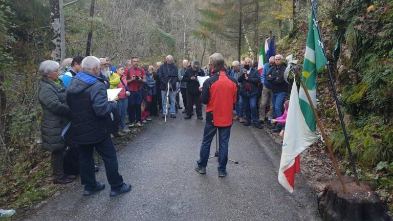 Dvojezični spomin na Nina Paternollija