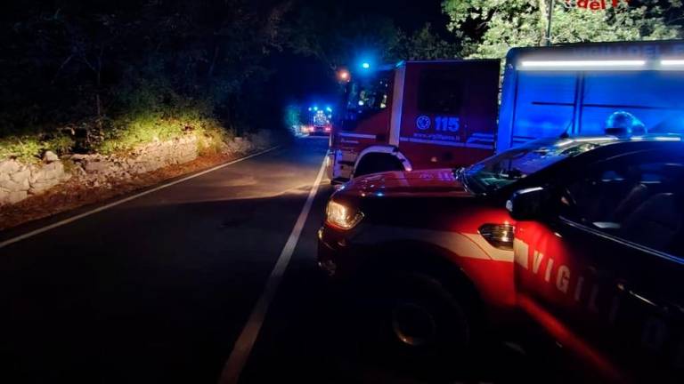 Na Padričah po dolgi noči še gasijo požar