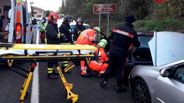 V Dolu pet avtomobilov vpletenih v nesrečo