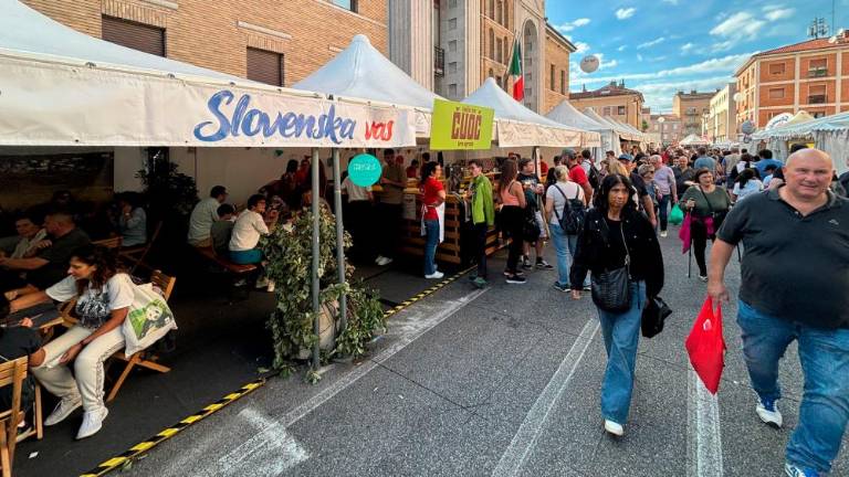 Goriške ulice tudi danes preplavili obiskovalci (FOTO)