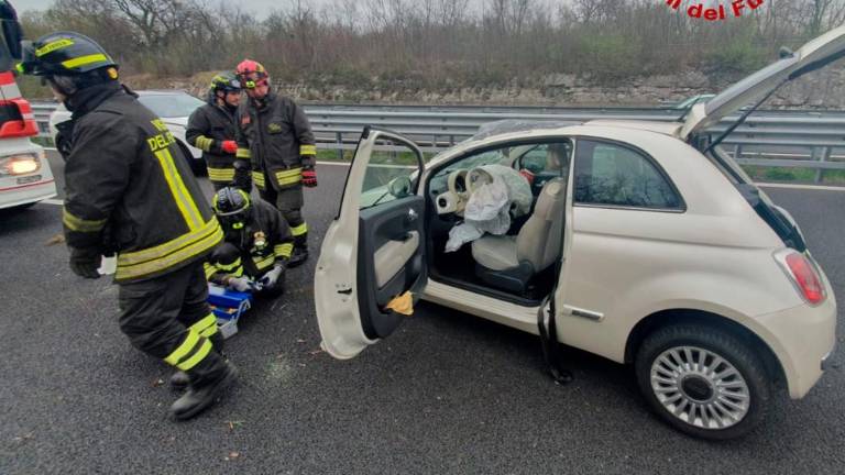 Fiat 500 se je zakotalil in spet pristal na kolesih