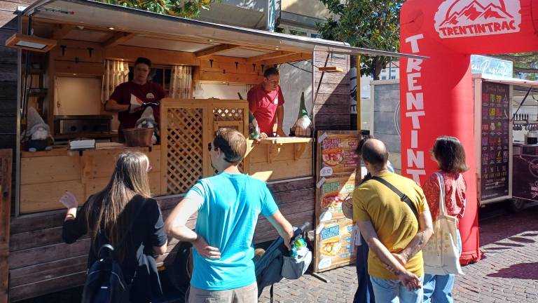 Okuse ponujajo na štirih kolesih