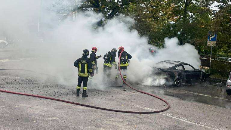 Pri Obelisku zgorel avtomobil