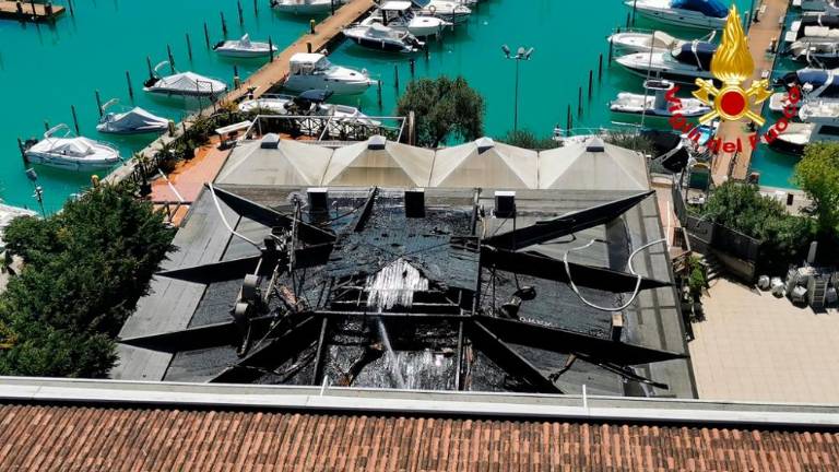 V Lignanu zgorela streha hotelske restavracije