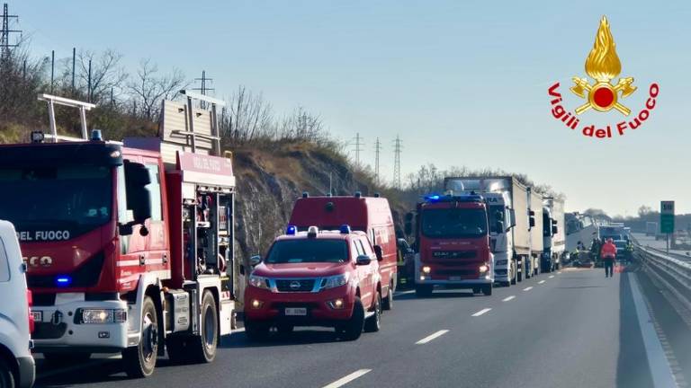 Na avtocesti trčilo več tovornjakov (video)