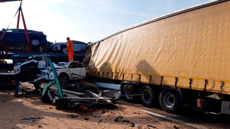 Na avtocesti A4 umrl tovornjakar, drugi huje poškodovan