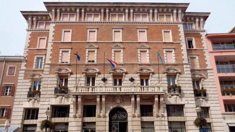 Reška županja zaradi kraje čokolade zahteva etično preiskavo