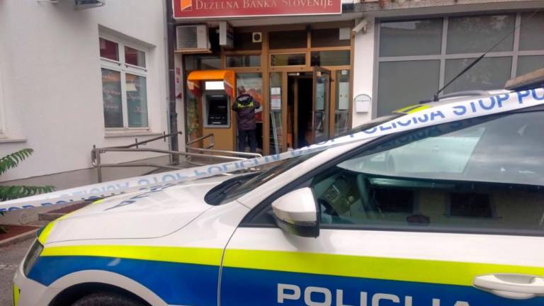 Oropali bančno poslovalnico v Dutovljah