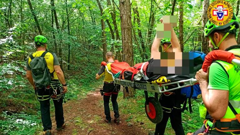 V Reziji na strmem pobočju reševali poškodovanega kolesarja