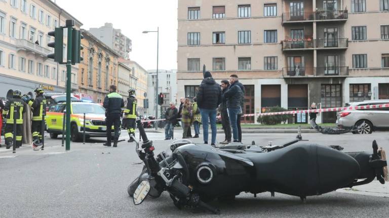Mladi motorist podlegel poškodbam