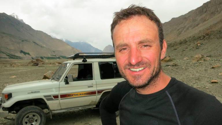 V gorah umrl vrhunski alpinist Grega Lačen