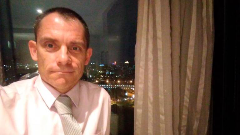 »Med karanteno je pred vrati mojega doma noč in dan stražar«