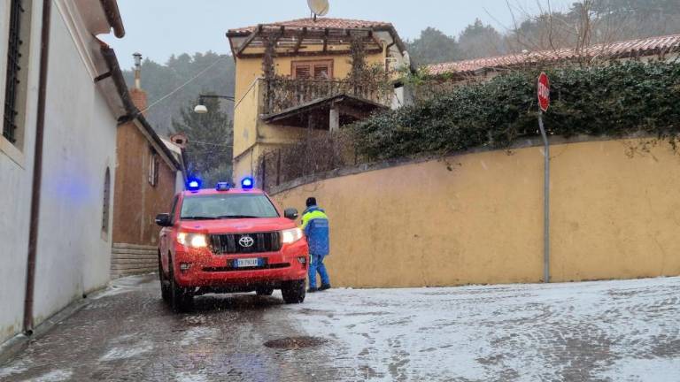 Eni so garali v mrazu, drugi so jih napadali s toplih domov