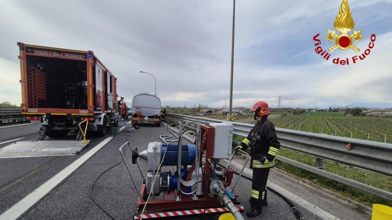 Na avtocesti A4 prečrpavajo 37 tisoč litrov goriva