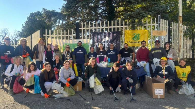 Ob Soči pobrali več kot pol tone odpadkov