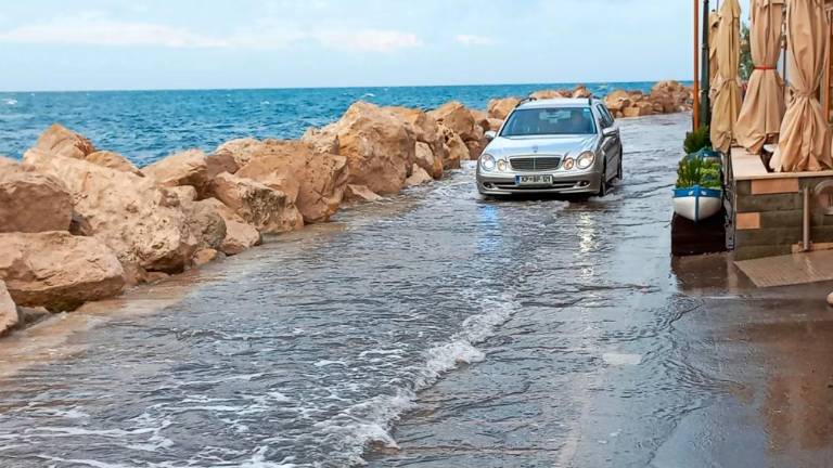 Prva jesenska visoka plima ni povzročila večjih preglavic