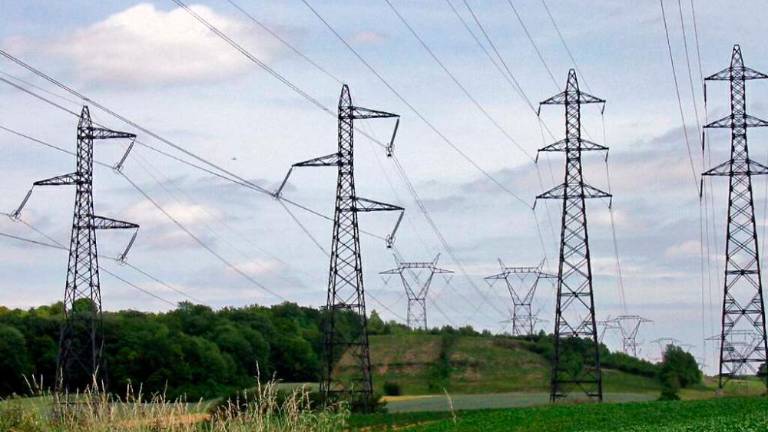 Čez Slovenijo v Italijo elektrika in staro železo