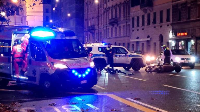 Trčila skuterist in dostavljavec hrane