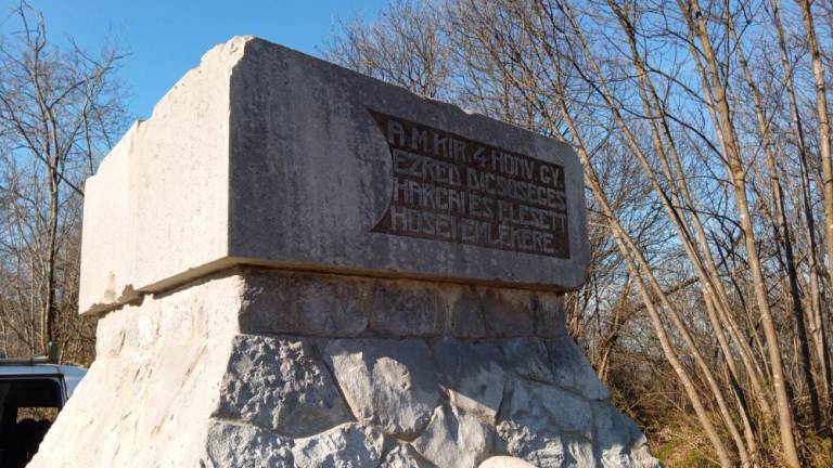 Obnovili spomenik madžarskim vojakom