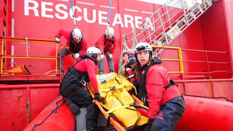 Pozor, poteka poskus reševanja na morju