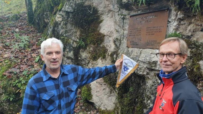 Dvojezični spomin na Nina Paternollija