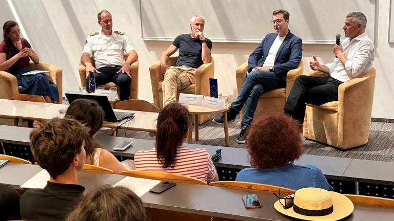 Evropska poslanca Prebilič in Nemec v Kopru z mladimi o prihodnosti morja