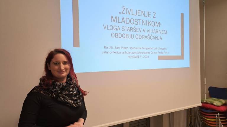 »Otroke danes preveč porivamo v vrstniške odnose«