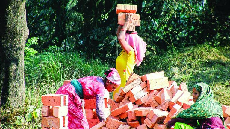 Od Paga do Šrilanke se ženske dela ne bojijo