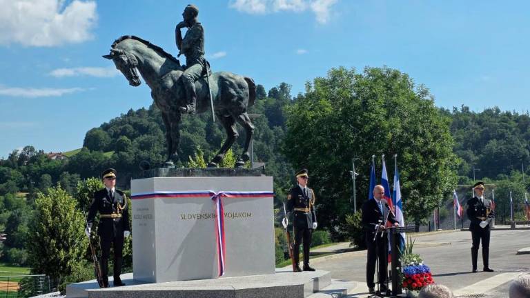 Ob 35. obletnici samostojnosti v Pivki odkrili spomenik Rudolfu Maistru