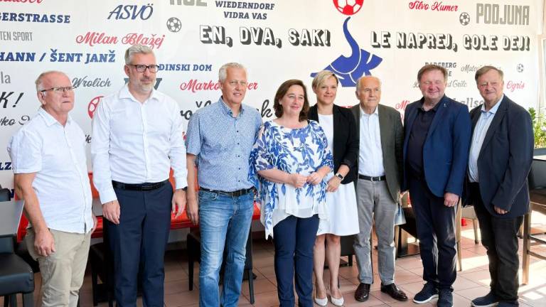 Klub s slovenščino v pravilniku in duši