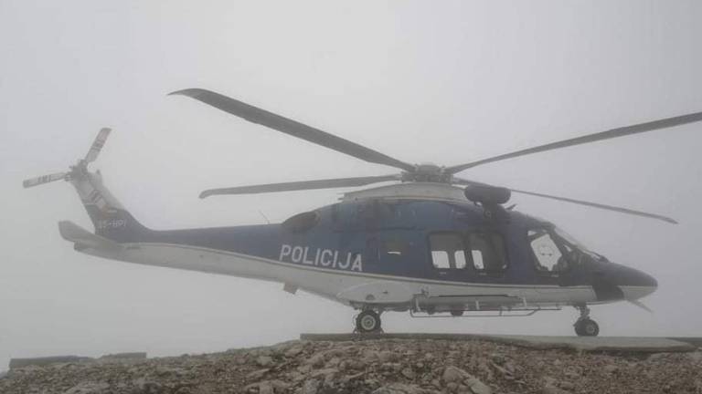 V dve osebi strela udarila neposredno