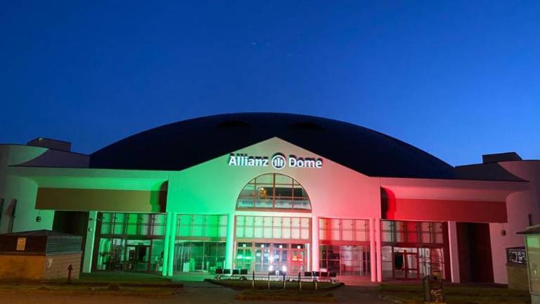 Tudi Allianz Dome odet v barve italijanske trobojnice