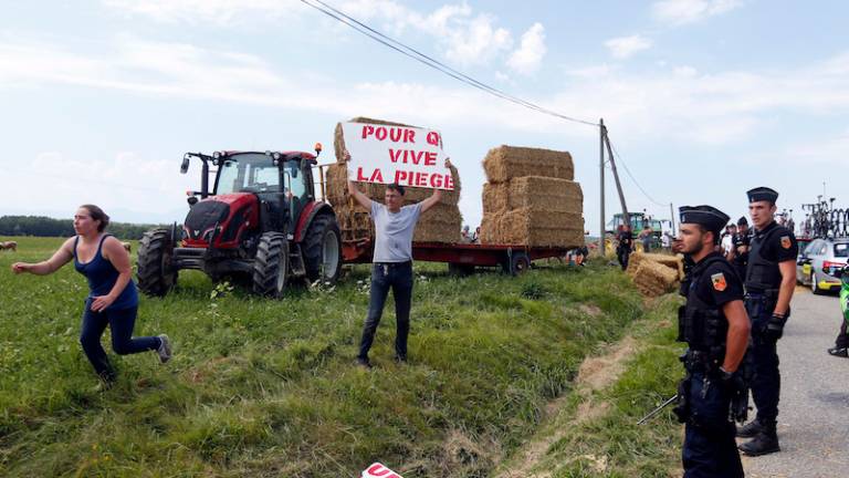 Zaradi solzivca prekinili etapo Toura