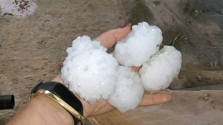 V Sloveniji toča velika kot jajca