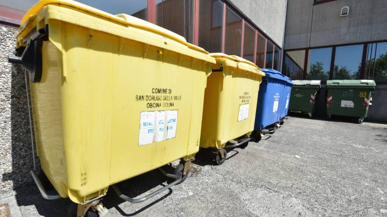 Dolina: javna dela, smeti in defibrilator