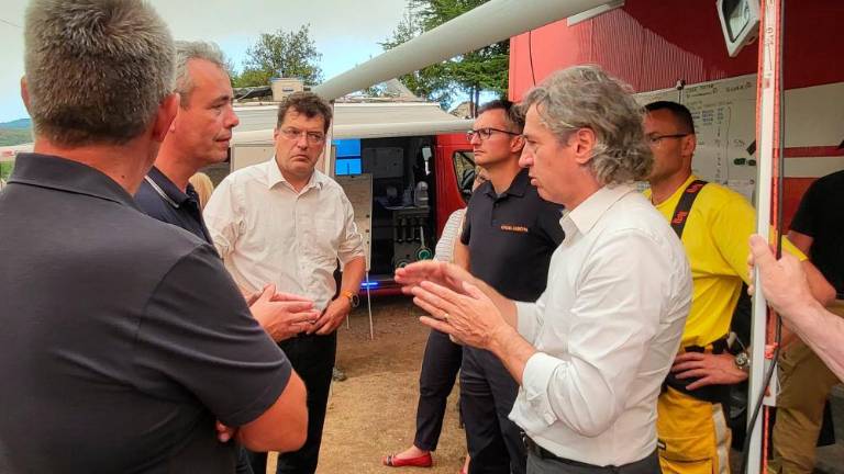 Golob napovedal nadomestilo za prostovoljce