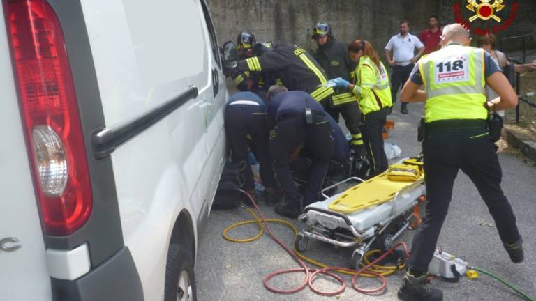 Zna&scaron;el se je pod kombijem