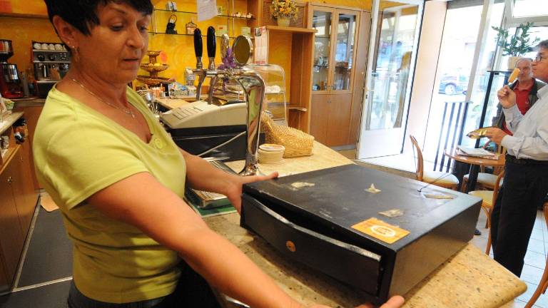 Tatovi vlomili v bar na Proseku