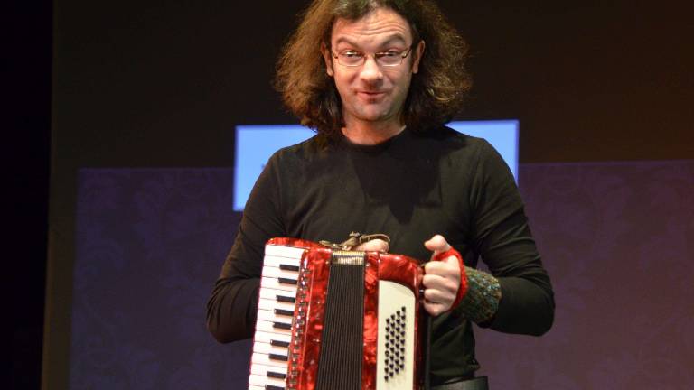 O harmoniki in o tem, kako ti ta in&scaron;trument lahko zapolni življenje