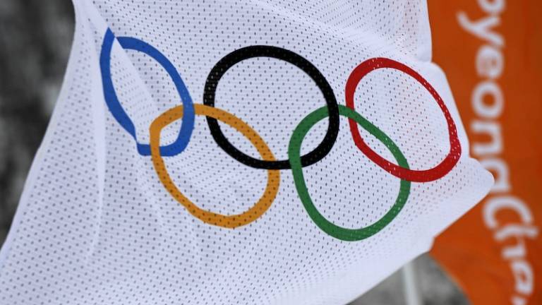 Veter odpihnil slalom Ane Bucik in ostalih smučark