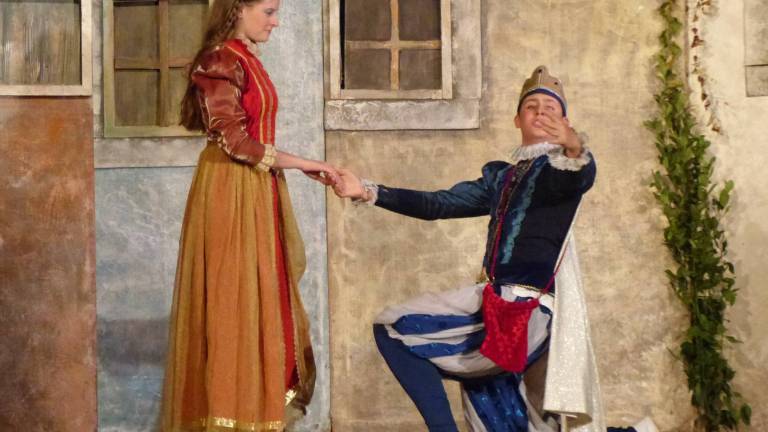 Sodobna pravljica v &scaron;tandre&scaron;ki omaki